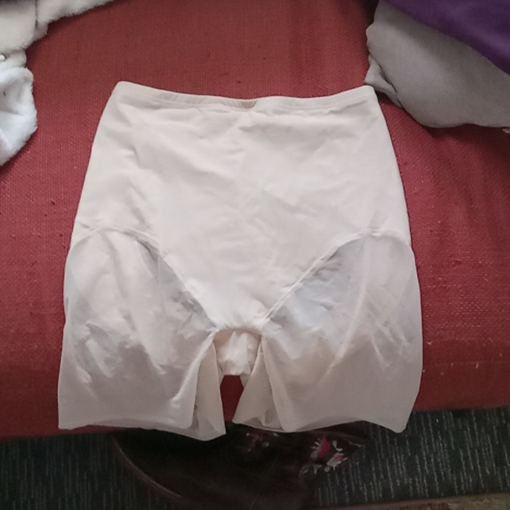 Booty lifter/fat sucker shorts
